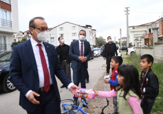 VALİ YAVUZ, GÖNÜLLERİ ALMAYA DEVAM EDİYOR
