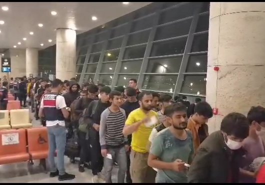 Yakalanan göçmenler  sınır dışı edildi