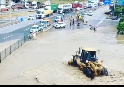 KOCAELİ'Nİ YİNE SAĞANAK VURDU