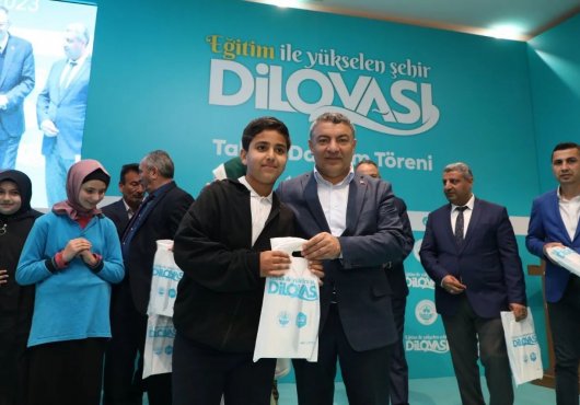 Dilovası'nda gelenek sürüyor  5. Sınıflar tabletlerine kavuştu