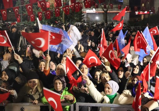 5 yıl sonra aynı yerde… Büyükakın’a sevgi seli!