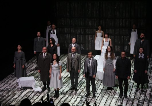 VİŞNE BAHÇESİ İSTANBUL'DA SAHNE ALDI