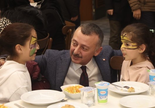 Başkan Büyükakın: Dünyada her gün  385 milyon çocuk aç uyuyor