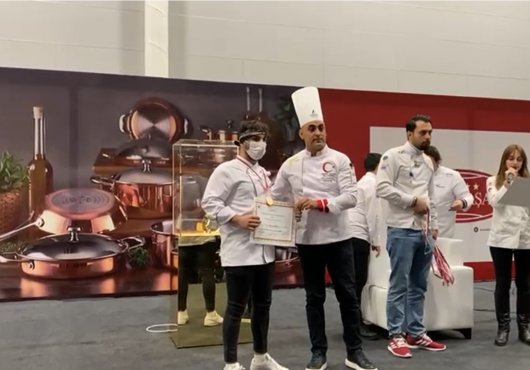 BEYAZ KALPLER, MUTFAK GÜNLERİNDEN BRONZ MADALYA İLE DÖNDÜ