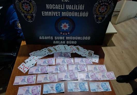 Kumar oynarken suçüstü yakalandılar