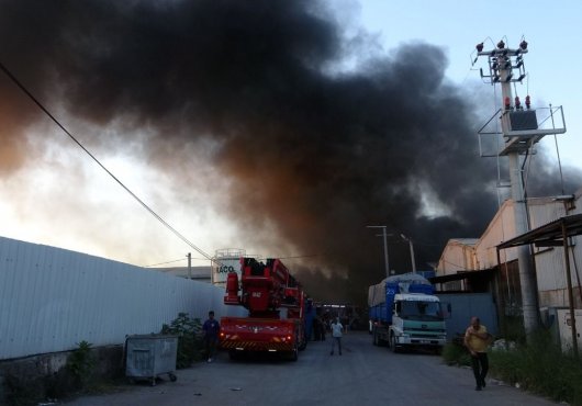 Kocaeli’de geri dönüşüm tesisinde yangın