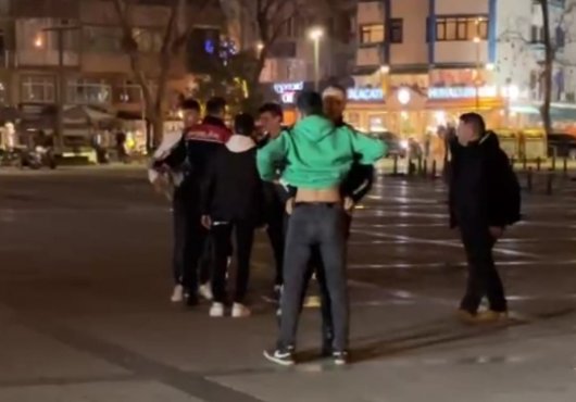 Eski sevgili kavgasında  2 kişi bıçaklandı