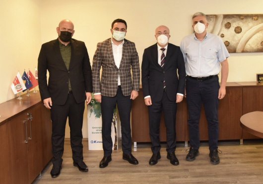 BAŞKAN ÖZLÜ'DEN BAŞİSKELE'DEKİ FABRİKALARA ZİYARET
