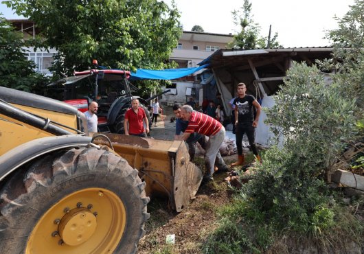 BAŞİSKELE'DE KURBAN ATIKLARI ANINDA TOPLANDI Gelen Kutusu