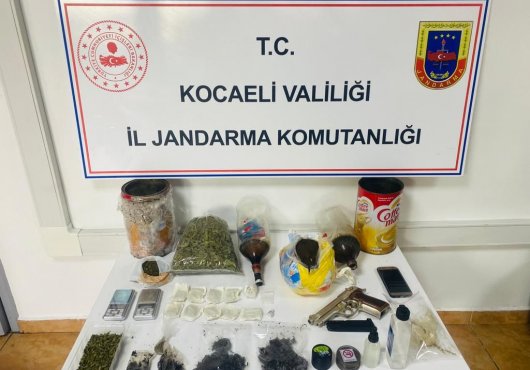 Eve yapılan baskında  3 kg uyuşturucu ele geçirildi