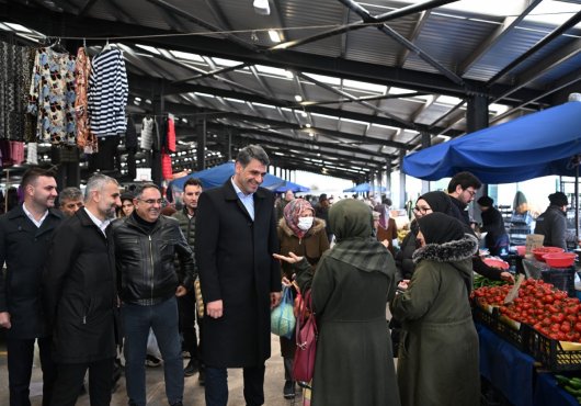 BAŞKAN KOCAMAN PAZAR ALIŞVERİŞİNDE