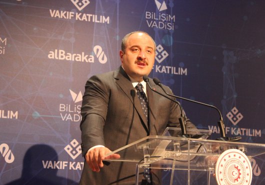 BAKAN VARANK,  GENÇLER İŞ ARAMANIN PEŞİNDE OLMASIN