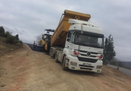 DİLOVASI TEPECİK KÖYÜ'NDE YOL KONFORU ARTTIRILDI