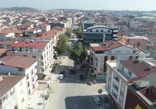 AŞIROĞLU CADDESİ'NDE YOĞUN MESAİ
