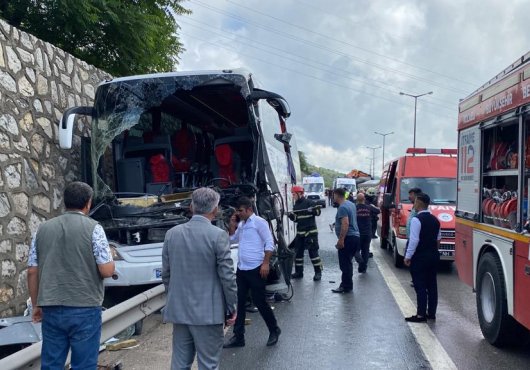11 araç birbirine girdi  5 kişi yaralandı