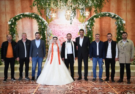 KOCAMAN, MUTLULUKLARA ORTAK OLUYOR