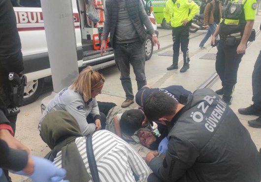 Kocaeli’de tramvayın çarptığı yaya yaralandı!