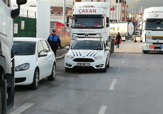 Zabıtadan tırlara sıkı denetim..