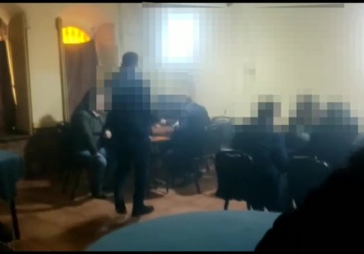 KAPALI KAHVEHANEDE 12 KİŞİ  OYUNDA YAKALANDI