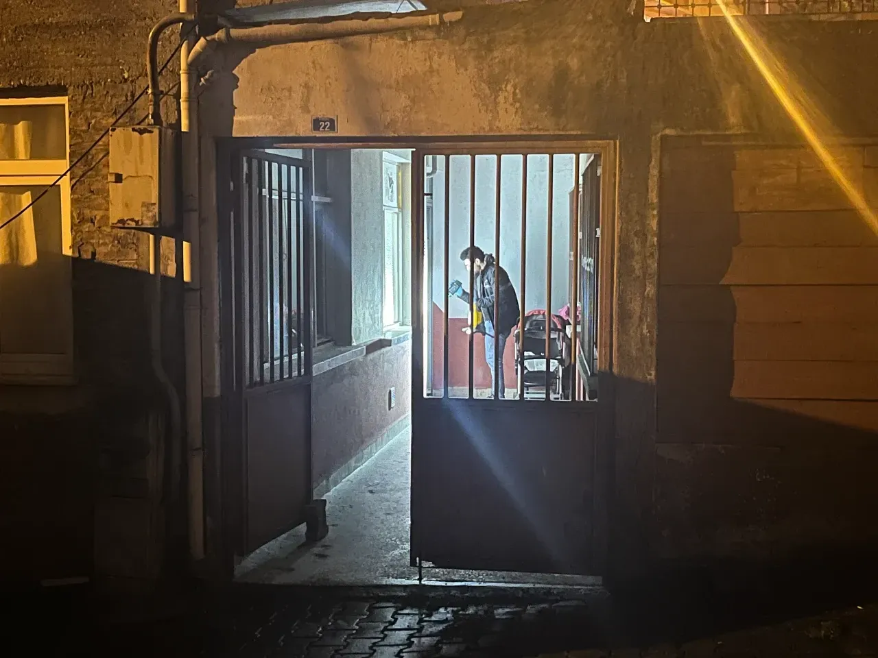Cani kardeş abisinin boğazını kesti! İzmit'te herkes şokta