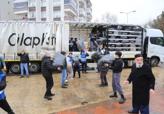 BAŞKAN SEZER’DEN DEPREM BÖLGESİNDEKİ ÇALIŞMALAR HAKKINDA AÇIKLAMA