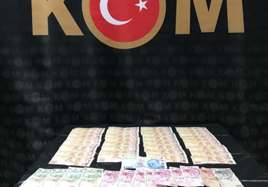 SAHTE PARALARLA YAKALANDI