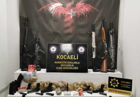Uyuşturucu baskınında  Uçaksavar mermisi ele geçirildi