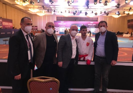 MÜSABAKAYI İZLEYEN BAŞKAN MUZAFFER BIYIK, BAŞARILI SPORCUYU TEBRİK ETTİ