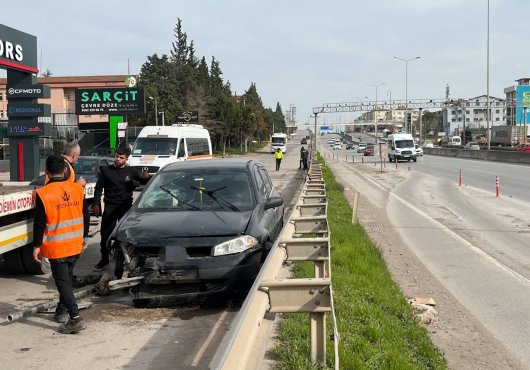 D-100’den caddeye uçan otomobil 50 metre sürüklendi: 2 Yaralı
