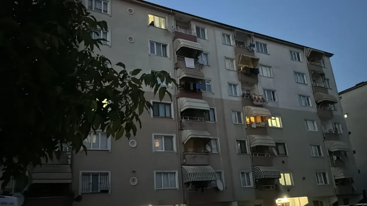 Kocaeli'de korkunç olay! 4. kattan düşen çocuk ağır yaralandı