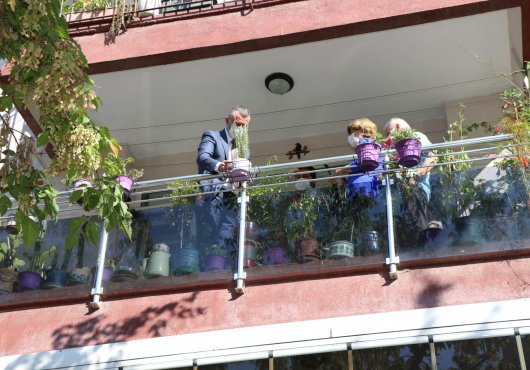 KOCAELİLİ YAŞLILAR ŞİFALİ BALKONLAR   İLE NEFES ALACAK