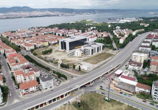 GÖLCÜK YÜZBAŞILAR  KAVŞAĞI  YAN YOLLAR İLE TRAFİĞE AÇILACAK