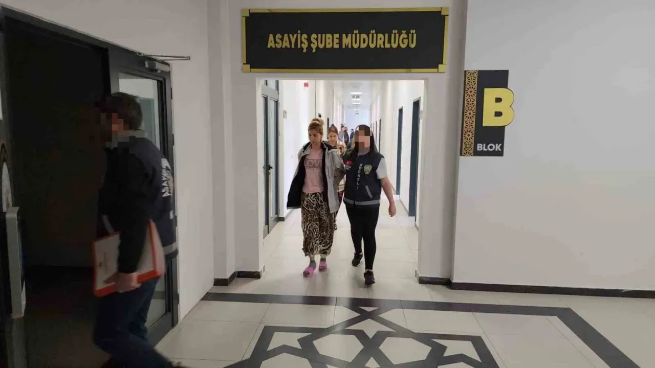 3 ilçede 5 farklı evi soydular: 1 milyona yakın vurgun yaptılar!