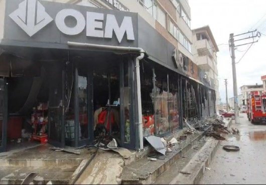 Market alevlere teslim oldu