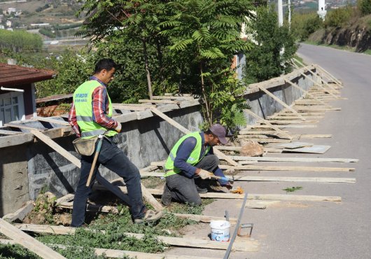 KARADENİZLİLER MAHALLESİNDE PARAPET