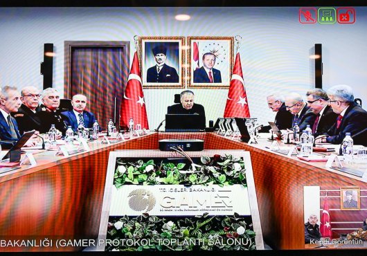 Kocaeli Valisi Aktaş,İçişleri Bakanı Yerlikaya'nın yılbaşı tedbirleri toplantısına katıldı