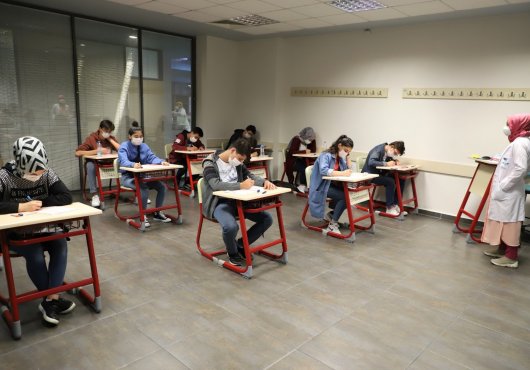 AKADEMİ LİSE GİRİŞ SINAVLARI YAPILDI