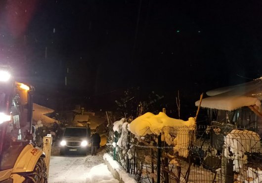 KARDA MAHSUR KALANLARI A TAKIMI KURTARDI
