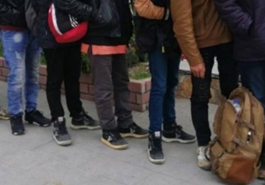Düzensiz 27 göçmen sınır dışı edildi