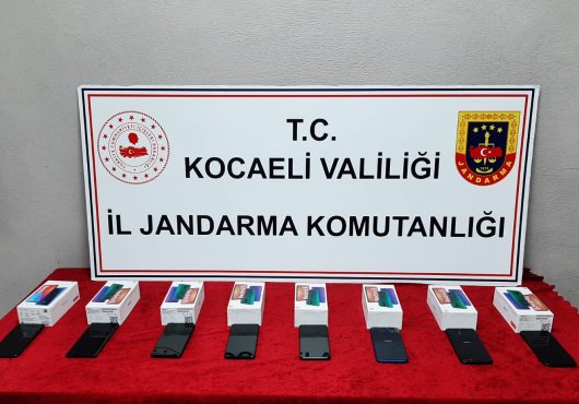 Kaçak telefonlar, jandarmaya takıldı!