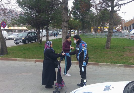 İzmit Perşembe Pazarı’nda çocuk ve yaşlı denetimi
