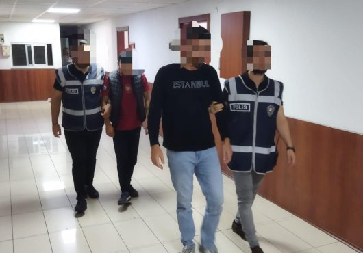 İşyerini kuşunlayan zanlılar yakalandı!