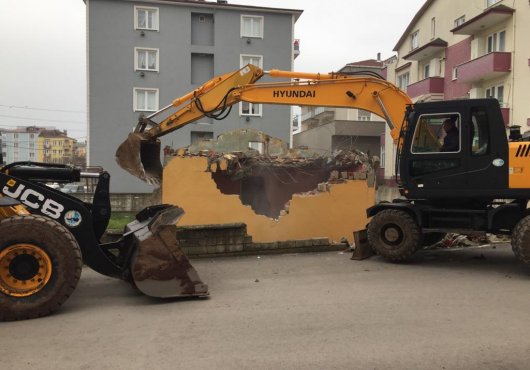 Derince’de Metruk Yapılara Geçit Yok