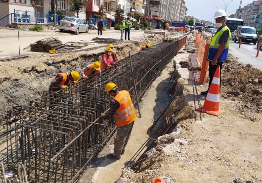 KARAMÜRSEL KÖPRÜLÜ KAVŞAKTA  ÇALIŞMALAR TAM HIZ