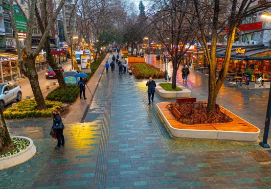 YÜRÜYÜŞ YOLUNUN YENİ YÜZÜ BÜYÜK BEĞENİ TOPLUYOR