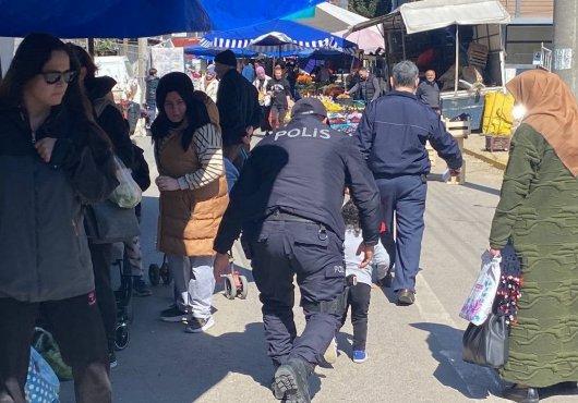 Kartepeli minik, annesine kabus yaşattı! Pazarı birbirine kattı