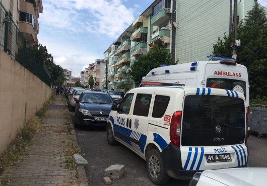Eve gelen çocukları, doğalgaz borusunda asılı buldu