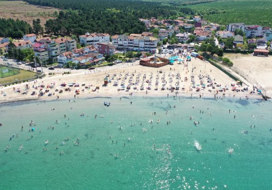 KAOVANAĞZI PLAJI'NDA MAVİ BAYRAK DALGALANMAYA BAŞLADI