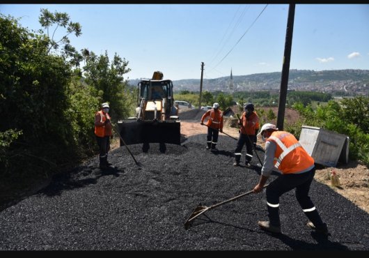 KARADENİZLİLER MAHALLESİNE YEPYENİ ASFALT YOL