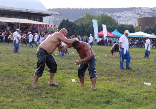 Sekapark Yağlı Güreşlerinde son 16 turu başpehlivanları belli oldu